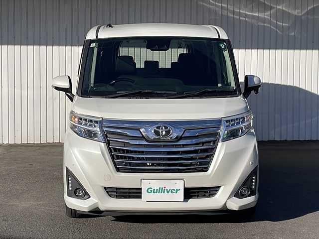 トヨタ ルーミー カスタムG－T 静岡県 2019(令1)年 2.2万km パールホワイトⅢ ９インチＳＤナビ（NSZT-Y68T）/CD/DVD/SD/Bluetooth/フルセグ/バックモニター/純正ビルトインETC/前方ドライブレコーダー/追従型クルーズコントロ―ル/レーンキープアシスト/前後コーナーセンサー/盗難防止装置/前席シートヒーター/両側パワースライドドア/純正LEDヘッドライト/フォグランプ/オートマチックハイビーム/衝突被害軽減システム/横滑り防止機能/純正15インチAW/純正ドアバイザー/純正フロアマット/取扱説明書/保証書