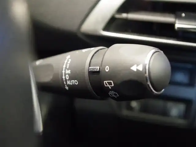 プジョー ３００８ GT ブルー HDi 岐阜県 2022(令4)年 3.7万km パール 8インチタッチスクリーン/Bluetooth/PEJGEOTミラースクリーン/　Apple CarPlay/　Android Auto/バックカメラ/アドバンスドグリップコントロール （ヒルディセントコントロール付） フルLEDヘッドライト/スタティックコーナリングランプ/スポーティフロントグリル/クロームサイドウィンドウモール（サイドウィンドウ下部）/クロームエキゾーストエンド/テップレザーファブリックシート（ダークグレー） /ダッシュボードアルカンタラデコレーション /運転席パワーシート（メモリー付） /フロントシートヒーター /運転席マルチポイントランバーサポート /フロント手動式座面奥行き調整 /ドライブモードセレクター（スポーツ/ノーマル/エコ）/ブラックルーフライニング/アルミペダル/フロントドアステップガード/フロアマット/18インチアロイホイール/スペアタイヤ