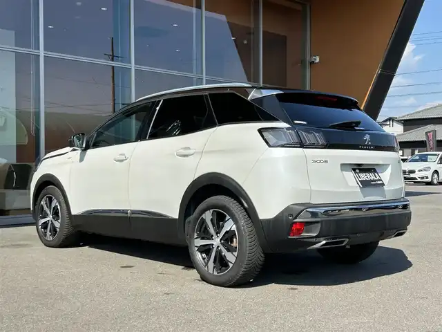 プジョー ３００８ GT ブルー HDi 岐阜県 2022(令4)年 3.7万km パール 8インチタッチスクリーン/Bluetooth/PEJGEOTミラースクリーン/　Apple CarPlay/　Android Auto/バックカメラ/アドバンスドグリップコントロール （ヒルディセントコントロール付） フルLEDヘッドライト/スタティックコーナリングランプ/スポーティフロントグリル/クロームサイドウィンドウモール（サイドウィンドウ下部）/クロームエキゾーストエンド/テップレザーファブリックシート（ダークグレー） /ダッシュボードアルカンタラデコレーション /運転席パワーシート（メモリー付） /フロントシートヒーター /運転席マルチポイントランバーサポート /フロント手動式座面奥行き調整 /ドライブモードセレクター（スポーツ/ノーマル/エコ）/ブラックルーフライニング/アルミペダル/フロントドアステップガード/フロアマット/18インチアロイホイール/スペアタイヤ
