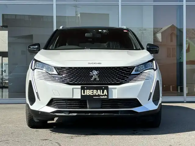 プジョー ３００８ GT ブルー HDi 岐阜県 2022(令4)年 3.7万km パール 8インチタッチスクリーン/Bluetooth/PEJGEOTミラースクリーン/　Apple CarPlay/　Android Auto/バックカメラ/アドバンスドグリップコントロール （ヒルディセントコントロール付） フルLEDヘッドライト/スタティックコーナリングランプ/スポーティフロントグリル/クロームサイドウィンドウモール（サイドウィンドウ下部）/クロームエキゾーストエンド/テップレザーファブリックシート（ダークグレー） /ダッシュボードアルカンタラデコレーション /運転席パワーシート（メモリー付） /フロントシートヒーター /運転席マルチポイントランバーサポート /フロント手動式座面奥行き調整 /ドライブモードセレクター（スポーツ/ノーマル/エコ）/ブラックルーフライニング/アルミペダル/フロントドアステップガード/フロアマット/18インチアロイホイール/スペアタイヤ
