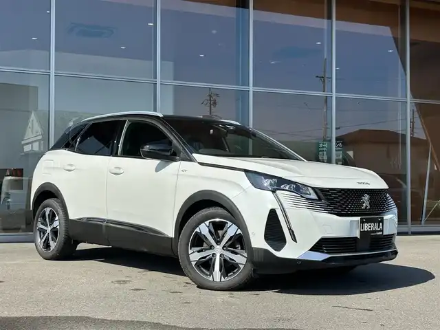 プジョー ３００８ GT ブルー HDi 岐阜県 2022(令4)年 3.7万km パール 8インチタッチスクリーン/Bluetooth/PEJGEOTミラースクリーン/　Apple CarPlay/　Android Auto/バックカメラ/アドバンスドグリップコントロール （ヒルディセントコントロール付） フルLEDヘッドライト/スタティックコーナリングランプ/スポーティフロントグリル/クロームサイドウィンドウモール（サイドウィンドウ下部）/クロームエキゾーストエンド/テップレザーファブリックシート（ダークグレー） /ダッシュボードアルカンタラデコレーション /運転席パワーシート（メモリー付） /フロントシートヒーター /運転席マルチポイントランバーサポート /フロント手動式座面奥行き調整 /ドライブモードセレクター（スポーツ/ノーマル/エコ）/ブラックルーフライニング/アルミペダル/フロントドアステップガード/フロアマット/18インチアロイホイール/スペアタイヤ