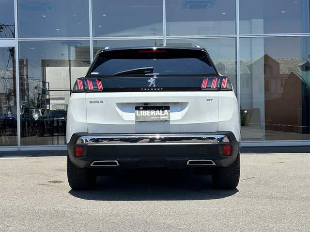 プジョー ３００８ GT ブルー HDi 岐阜県 2022(令4)年 3.7万km パール 8インチタッチスクリーン/Bluetooth/PEJGEOTミラースクリーン/　Apple CarPlay/　Android Auto/バックカメラ/アドバンスドグリップコントロール （ヒルディセントコントロール付） フルLEDヘッドライト/スタティックコーナリングランプ/スポーティフロントグリル/クロームサイドウィンドウモール（サイドウィンドウ下部）/クロームエキゾーストエンド/テップレザーファブリックシート（ダークグレー） /ダッシュボードアルカンタラデコレーション /運転席パワーシート（メモリー付） /フロントシートヒーター /運転席マルチポイントランバーサポート /フロント手動式座面奥行き調整 /ドライブモードセレクター（スポーツ/ノーマル/エコ）/ブラックルーフライニング/アルミペダル/フロントドアステップガード/フロアマット/18インチアロイホイール/スペアタイヤ