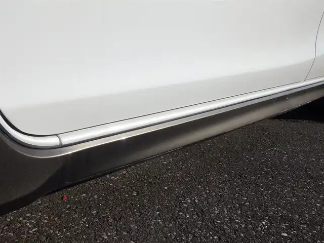 トヨタ アクア X－URBAN 千葉県 2015(平27)年 4.5万km ライムホワイトパールクリスタルシャイン 純正SDナビ/地デジTV/【DVD/CD再生機能　Bluetooth接続】/バックカメラ/ハーフレザーシート/前席シートヒーター/革巻きステアリング/ステアリングスイッチ/ETC/LEDヘッドライト/フォグライト/ウインカーミラー/フロント電動コーナーポール/純正16インチアルミホイル/スマートキー