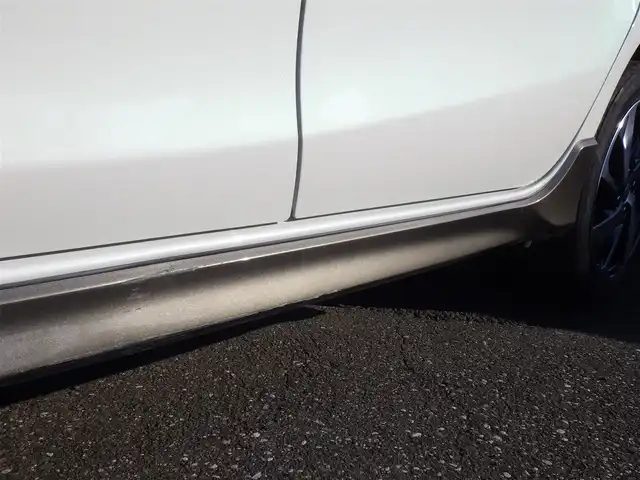 トヨタ アクア X－URBAN 千葉県 2015(平27)年 4.5万km ライムホワイトパールクリスタルシャイン 純正SDナビ/地デジTV/【DVD/CD再生機能　Bluetooth接続】/バックカメラ/ハーフレザーシート/前席シートヒーター/革巻きステアリング/ステアリングスイッチ/ETC/LEDヘッドライト/フォグライト/ウインカーミラー/フロント電動コーナーポール/純正16インチアルミホイル/スマートキー