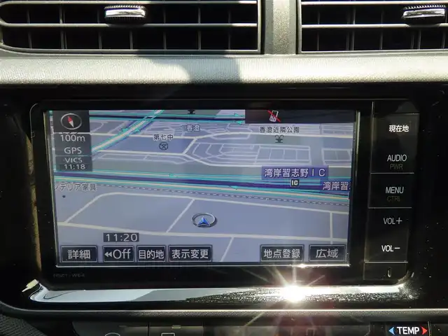 トヨタ アクア X－URBAN 千葉県 2015(平27)年 4.5万km ライムホワイトパールクリスタルシャイン 純正SDナビ/地デジTV/【DVD/CD再生機能　Bluetooth接続】/バックカメラ/ハーフレザーシート/前席シートヒーター/革巻きステアリング/ステアリングスイッチ/ETC/LEDヘッドライト/フォグライト/ウインカーミラー/フロント電動コーナーポール/純正16インチアルミホイル/スマートキー