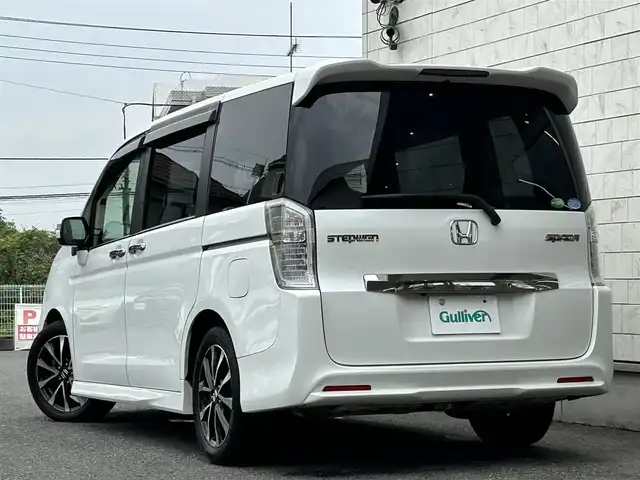 ホンダ ステップワゴン スパーダ Z クールスピリット 埼玉県 2013(平25)年 15.3万km ホワイトオーキッドパール 純正9型プレミアムインターナビ(VXM-135VFNi)/【フルセグTV/SD/CD/DVD/Bluetooth】/バックカメラ/両側パワースライドドア/クルーズコントロール/ハーフレザーシート/パドルシフト/オートLEDライト/アクティブコーナーライト/純正17インチアルミホイール/ビルトインETC/ドライブレコーダー(ZDR-017)/アイドリングストップ/横滑り防止装置/盗難防止装置/純正フロアマット/スマートキー/スペアキー/三列シート/ウォークスルー/取扱説明書