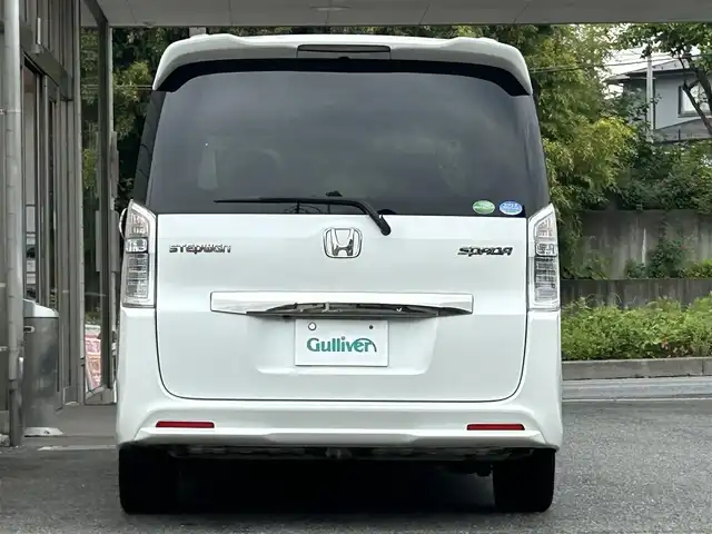 ホンダ ステップワゴン スパーダ Z クールスピリット 埼玉県 2013(平25)年 15.3万km ホワイトオーキッドパール 純正9型プレミアムインターナビ(VXM-135VFNi)/【フルセグTV/SD/CD/DVD/Bluetooth】/バックカメラ/両側パワースライドドア/クルーズコントロール/ハーフレザーシート/パドルシフト/オートLEDライト/アクティブコーナーライト/純正17インチアルミホイール/ビルトインETC/ドライブレコーダー(ZDR-017)/アイドリングストップ/横滑り防止装置/盗難防止装置/純正フロアマット/スマートキー/スペアキー/三列シート/ウォークスルー/取扱説明書