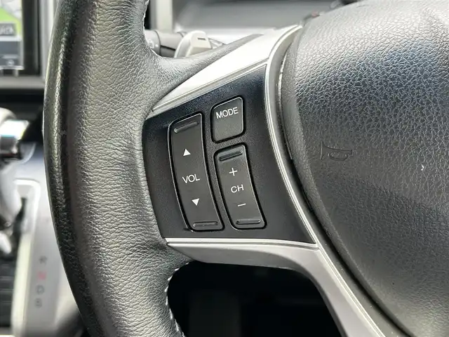 ホンダ ステップワゴン スパーダ Z クールスピリット 埼玉県 2013(平25)年 15.3万km ホワイトオーキッドパール 純正9型プレミアムインターナビ(VXM-135VFNi)/【フルセグTV/SD/CD/DVD/Bluetooth】/バックカメラ/両側パワースライドドア/クルーズコントロール/ハーフレザーシート/パドルシフト/オートLEDライト/アクティブコーナーライト/純正17インチアルミホイール/ビルトインETC/ドライブレコーダー(ZDR-017)/アイドリングストップ/横滑り防止装置/盗難防止装置/純正フロアマット/スマートキー/スペアキー/三列シート/ウォークスルー/取扱説明書