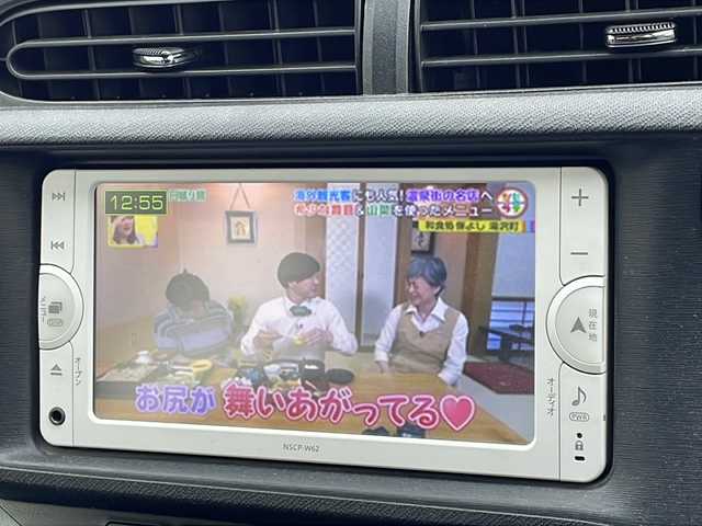 トヨタ アクア S 新潟県 2013(平25)年 11.2万km シルバーM 純正メモリナビ/(BT/AM/FM/ワンセグTV)/ステアリングスイッチ/ETC/ABS/横滑り防止装置/盗難防止装置/ステアリングスイッチ/電格ミラー/スマートキー/純正フロアマット