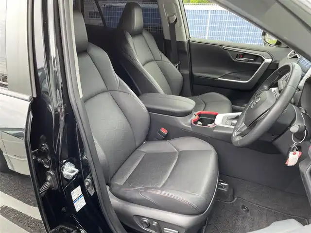 トヨタ ＲＡＶ４ アドベンチャー オフロードPKG 千葉県 2021(令3)年 5.8万km アティチュードブラックマイカ 純正9インチナビ/(フルセグTV/CD/DVD/AM/FM/Blutooth)/バックカメラ/デジタルインナーミラー/衝突被害軽減システム/車線逸脱警報/クルーズコントロール/レザーシート/横滑り防止装置/ETC/ドライブレコーダー/LEDヘッドライト/フォグランプ/オートライト/ウィンカーミラー/電動格納ミラー/純正18インチAW/シートヒーター/エアシート/シートリフター/ステアリングヒーター/プッシュスタート/スマートキー/フロアマット/ドアバイザー/スペアキー/取扱説明書/保証書