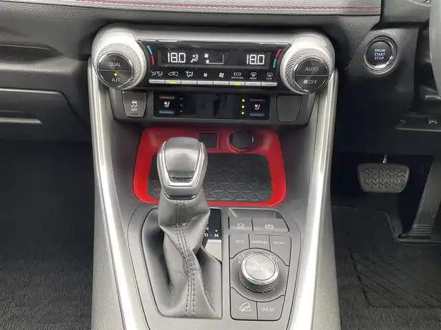 トヨタ ＲＡＶ４ アドベンチャー オフロードPKG 千葉県 2021(令3)年 5.8万km アティチュードブラックマイカ 純正9インチナビ/(フルセグTV/CD/DVD/AM/FM/Blutooth)/バックカメラ/デジタルインナーミラー/衝突被害軽減システム/車線逸脱警報/クルーズコントロール/レザーシート/横滑り防止装置/ETC/ドライブレコーダー/LEDヘッドライト/フォグランプ/オートライト/ウィンカーミラー/電動格納ミラー/純正18インチAW/シートヒーター/エアシート/シートリフター/ステアリングヒーター/プッシュスタート/スマートキー/フロアマット/ドアバイザー/スペアキー/取扱説明書/保証書