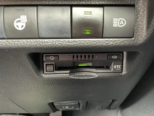トヨタ ＲＡＶ４ アドベンチャー オフロードPKG 千葉県 2021(令3)年 5.8万km アティチュードブラックマイカ 純正9インチナビ/(フルセグTV/CD/DVD/AM/FM/Blutooth)/バックカメラ/デジタルインナーミラー/衝突被害軽減システム/車線逸脱警報/クルーズコントロール/レザーシート/横滑り防止装置/ETC/ドライブレコーダー/LEDヘッドライト/フォグランプ/オートライト/ウィンカーミラー/電動格納ミラー/純正18インチAW/シートヒーター/エアシート/シートリフター/ステアリングヒーター/プッシュスタート/スマートキー/フロアマット/ドアバイザー/スペアキー/取扱説明書/保証書