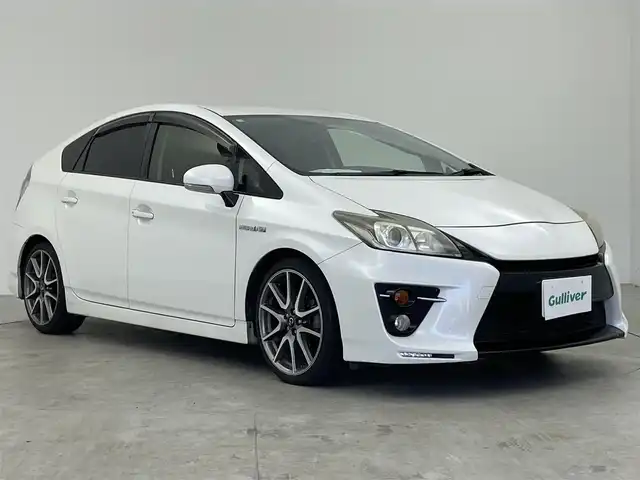 トヨタ プリウス S ツーリングセレ G’s 千葉県 2012(平24)年 14.2万km ホワイトパールクリスタルシャイン 社外8インチナビ/・フルセグ・Bluetooth・CD/DVD・ラジオ/バックカメラ/横滑り防止装置/ETC/フォグランプ/オートライト/ウインカーミラー/電動格納ミラー/純正18インチアルミ/プッシュスタート/スマートキー/フロアマット/ドアバイザー/スペアキー
