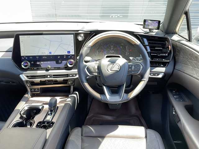 レクサス ＲＸ 350 バージョンL 佐賀県 2024(令6)年 0.2万km ソニッククォーツ 純正ナビ/Bluetooth/USB/フルセグテレビ/衝突軽減システム/全周囲モニター/アイドリングストップ/パーキングアシスト/クルーズコントロール/ブレーキホールド/サンルーフ/前席パワーシート/全席シートヒーター/全席エアシート/シートメモリ/パドルシフト/ステアリングスイッチ/電格ミラー/クリアランスソナー/安心降車アシスト/記録簿R７/取扱説明書