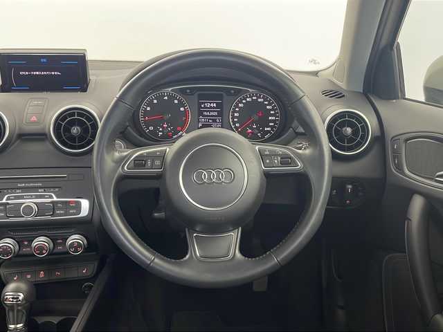アウディ Ａ１ SB 1．0TFSI 栃木県 2017(平29)年 1.4万km シャムベージュメタリック 純正ナビ/(CD/DVD/フルセグ/AM/FM）/パーキングエイド/横滑り防止/シートヒーター/アイドリングストップ/ステアリングスイッチ/ETC/電動格納ミラー/MTモード付AT/純正アルミホイール/純正フロアマット/プッシュスタート/スマートキー