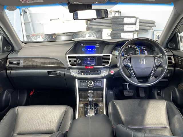 ホンダ アコード ハイブリッド EX 富山県 2013(平25)年 13.7万km アラバスターシルバーメタリック 禁煙車/カーテンエアバック/純正インターナビ/プレミアムクラブ/ＬＥＤヘッドライト/電動格納ミラー/合皮シート/パワーシート/純正フロアマット/バックカメラ/衝突被害軽減ブレーキ/クルーズコントロール/フォグランプ/純正アルミ車載