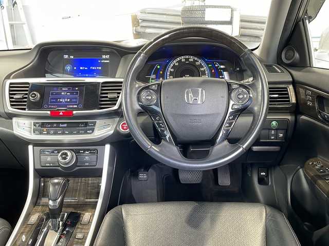 ホンダ アコード ハイブリッド EX 富山県 2013(平25)年 13.7万km アラバスターシルバーメタリック 禁煙車/カーテンエアバック/純正インターナビ/プレミアムクラブ/ＬＥＤヘッドライト/電動格納ミラー/合皮シート/パワーシート/純正フロアマット/バックカメラ/衝突被害軽減ブレーキ/クルーズコントロール/フォグランプ/純正アルミ車載