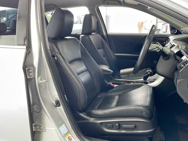 ホンダ アコード ハイブリッド EX 富山県 2013(平25)年 13.7万km アラバスターシルバーメタリック 禁煙車/カーテンエアバック/純正インターナビ/プレミアムクラブ/ＬＥＤヘッドライト/電動格納ミラー/合皮シート/パワーシート/純正フロアマット/バックカメラ/衝突被害軽減ブレーキ/クルーズコントロール/フォグランプ/純正アルミ車載