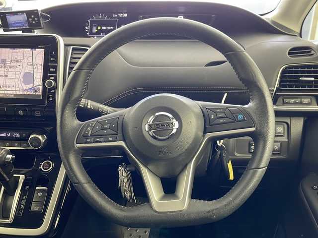 日産 セレナ ハイウェイスター 大分県 2016(平28)年 13.5万km ダイヤモンドブラック プロパイロット/・アダプティブクルーズコントロール/・レーンキープアシスト/BOSEスピーカー/パーキングアシスト/純正エアロ/フリップダウンモニター/純正9インチSDナビ/フルセグ/BT/DVD/SD/アラウンドビューモニター/デジタルインナーミラー/コーナーセンサー/衝突軽減ブレーキ/社外ドライブレコーダー/ビルトインETC/合否クロシート/サイドバイザー/純正フロアマット/保証書/取扱説明書/スペアキー