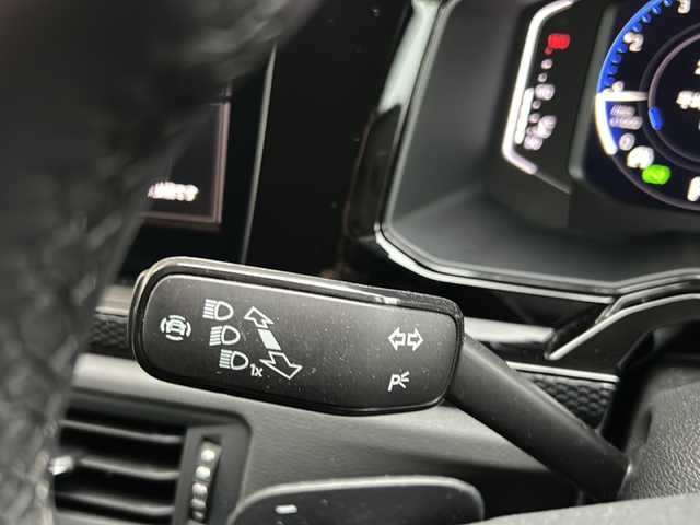 フォルクスワーゲン ＶＷ ポロ TSI アクティブ 埼玉県 2022(令4)年 0.8万km パープル メーカーナビ /ETC2.0 /バックカメラ/ドラレコ　/クルーズコントロール　/プッシュスタート　/ドアバイザー　/電格ミラー　/ステアリングスイッチ　/パーキングアシスト　/パドルシフト　/LEDライト　/オートライト　