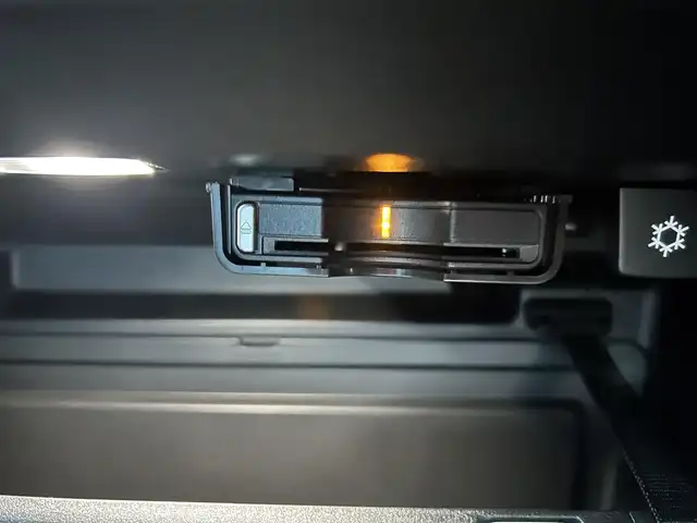 ボルボ ＸＣ４０ B4 モメンタム 大阪府 2020(令2)年 4万km 黒 純正ナビ/TV/全方位カメラ/carplay/シートヒーター/ステアリングヒーター/ACC/BLIS/純正１８インチAW/LEDヘッドライト/電動リアゲート/クリアランスソナー/ETC/ドライブレコーダー