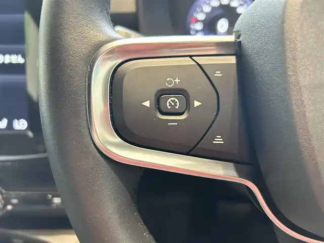 ボルボ ＸＣ４０ B4 モメンタム 大阪府 2020(令2)年 4万km 黒 純正ナビ/TV/全方位カメラ/carplay/シートヒーター/ステアリングヒーター/ACC/BLIS/純正１８インチAW/LEDヘッドライト/電動リアゲート/クリアランスソナー/ETC/ドライブレコーダー