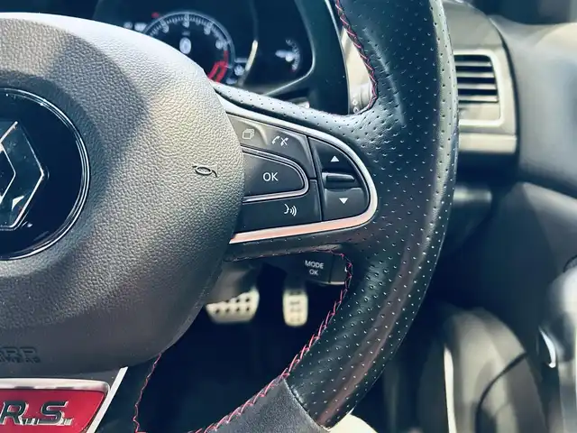 ルノー メガーヌ ルノースポール トロフィー 大阪府 2020(令2)年 1.8万km パール 純正ディスプレイオーディオ/applecarplay/バックカメラ/クルーズコントロール/ブラインドスポット/クリアランスソナー/純正19インチAW/LEDヘッドライト/パドルシフト/ETC/デジタルインナーミラー/レーダー探知機/スマートキー