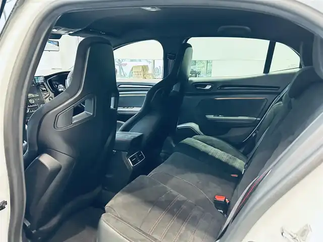 ルノー メガーヌ ルノースポール トロフィー 大阪府 2020(令2)年 1.8万km パール 純正ディスプレイオーディオ/applecarplay/バックカメラ/クルーズコントロール/ブラインドスポット/クリアランスソナー/純正19インチAW/LEDヘッドライト/パドルシフト/ETC/デジタルインナーミラー/レーダー探知機/スマートキー