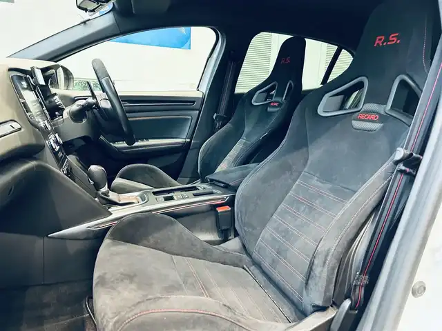 ルノー メガーヌ ルノースポール トロフィー 大阪府 2020(令2)年 1.8万km パール 純正ディスプレイオーディオ/applecarplay/バックカメラ/クルーズコントロール/ブラインドスポット/クリアランスソナー/純正19インチAW/LEDヘッドライト/パドルシフト/ETC/デジタルインナーミラー/レーダー探知機/スマートキー