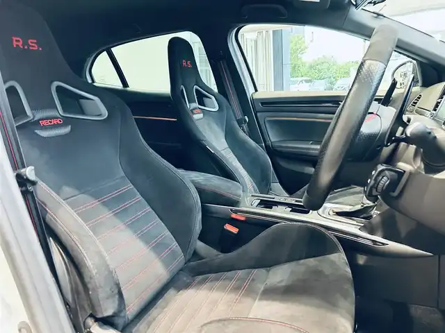 ルノー メガーヌ ルノースポール トロフィー 大阪府 2020(令2)年 1.8万km パール 純正ディスプレイオーディオ/applecarplay/バックカメラ/クルーズコントロール/ブラインドスポット/クリアランスソナー/純正19インチAW/LEDヘッドライト/パドルシフト/ETC/デジタルインナーミラー/レーダー探知機/スマートキー