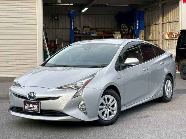 トヨタ プリウス S 栃木県 2019(平31)年 9.7万km シルバーM 純正ディーラーSDナビ/（CD/BT/ワンセグTV）/パーキングアシスト/レーダークルコン/ステアリングスイッチ/コーナーセンサー/レーンキープアシスト/レーダーブレーキ/ドラレコ/GPSレーダー/バックカメラ/ETC/オートハイビーム/スタッドレス＆アルミホイール積込み