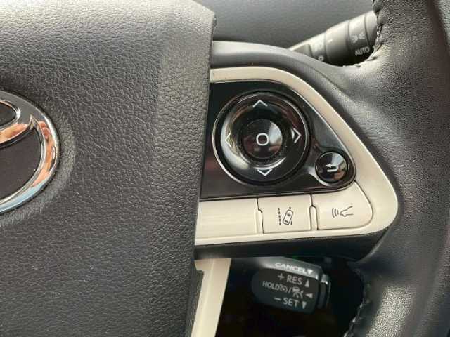 トヨタ プリウス S 栃木県 2019(平31)年 9.7万km シルバーM 純正ディーラーSDナビ/（CD/BT/ワンセグTV）/パーキングアシスト/レーダークルコン/ステアリングスイッチ/コーナーセンサー/レーンキープアシスト/レーダーブレーキ/ドラレコ/GPSレーダー/バックカメラ/ETC/オートハイビーム/スタッドレス＆アルミホイール積込み