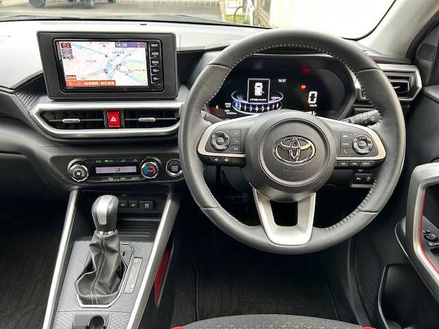 トヨタ ライズ Z 東京都 2022(令4)年 1.5万km ナチュラルベージュマイカM ワンオーナー/純正ナビ/(ワンセグTV/Bluetooth/CD/SD/AUX)/ETC/バックカメラ/前後ドライブレコーダー/前席シートヒーター/レーダークルーズ/レーンキープアシスト/衝突回避支援ブレーキ/ステアリングスイッチ/革巻きステアリング/パーキングセンサー/スペアキー1本/電格ミラー/純正フロアマット/保証書/取扱説明書