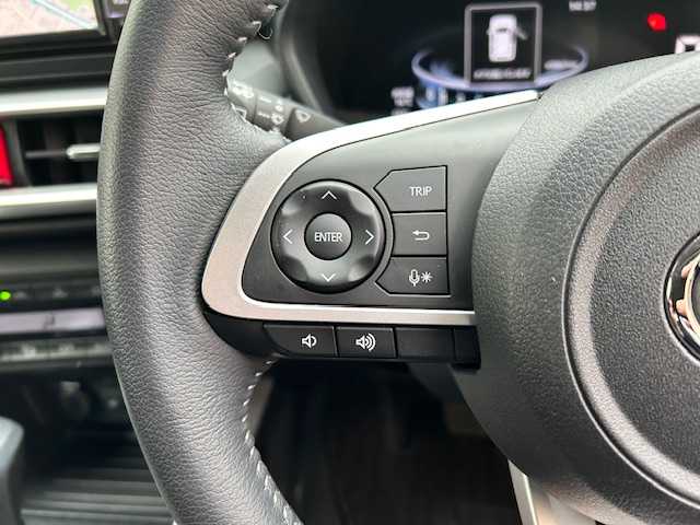 トヨタ ライズ Z 東京都 2022(令4)年 1.5万km ナチュラルベージュマイカM ワンオーナー/純正ナビ/(ワンセグTV/Bluetooth/CD/SD/AUX)/ETC/バックカメラ/前後ドライブレコーダー/前席シートヒーター/レーダークルーズ/レーンキープアシスト/衝突回避支援ブレーキ/ステアリングスイッチ/革巻きステアリング/パーキングセンサー/スペアキー1本/電格ミラー/純正フロアマット/保証書/取扱説明書