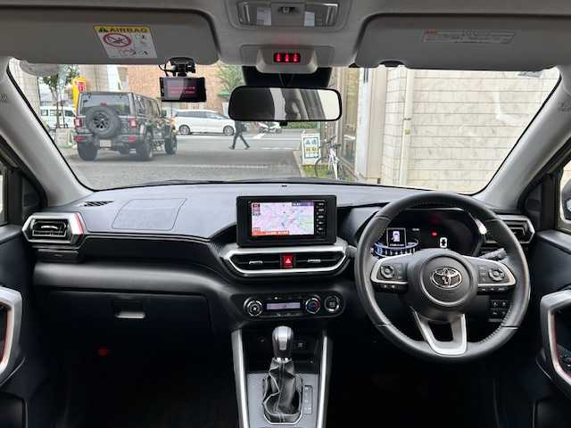 トヨタ ライズ Z 東京都 2022(令4)年 1.5万km ナチュラルベージュマイカM ワンオーナー/純正ナビ/(ワンセグTV/Bluetooth/CD/SD/AUX)/ETC/バックカメラ/前後ドライブレコーダー/前席シートヒーター/レーダークルーズ/レーンキープアシスト/衝突回避支援ブレーキ/ステアリングスイッチ/革巻きステアリング/パーキングセンサー/スペアキー1本/電格ミラー/純正フロアマット/保証書/取扱説明書