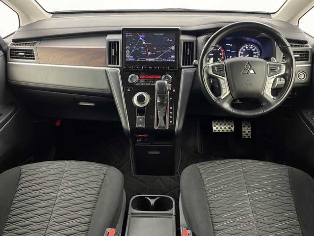 三菱 デリカＤ：５ P 栃木県 2019(令1)年 3.4万km ウォームホワイトP/スターリングシルバーM 純正10，1型ナビ/Bluetooth/フルセグTV/CD/DVD/AM/FM/マルチアラウンドビューモニター/衝突軽減ブレーキ/両側パワースライドドア/パワーバックドア/レーンディパーチャーアラート/アダプティブクルーズコントロール/ブラインドスポットモニター/AC100V電源(100W/120W)/LEDヘッドライト/オートハイビーム/電動パーキングブレーキ(HOLDスイッチ付)/パドルシフト/シートヒーター(D/N席)/アイドリングストップ/プッシュスタート/ETC/純正18インチアルミホイール/カーテンエアバッグ/スマートキー×2本/保証書、取扱説明書