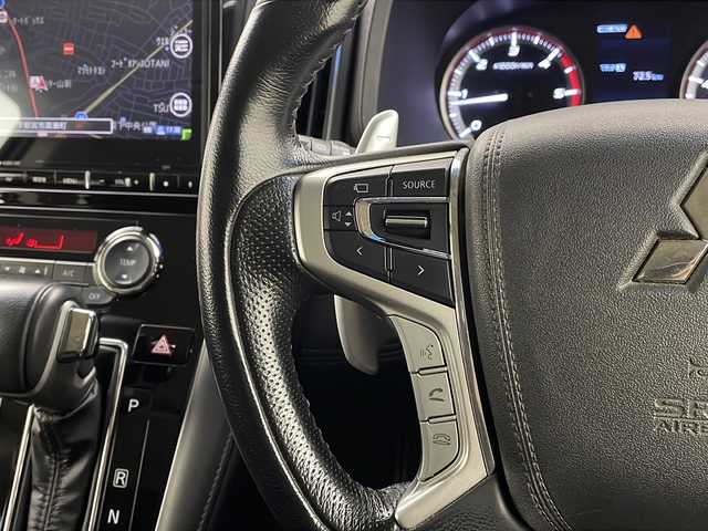 三菱 デリカＤ：５ P 栃木県 2019(令1)年 3.4万km ウォームホワイトP/スターリングシルバーM 純正10，1型ナビ/Bluetooth/フルセグTV/CD/DVD/AM/FM/マルチアラウンドビューモニター/衝突軽減ブレーキ/両側パワースライドドア/パワーバックドア/レーンディパーチャーアラート/アダプティブクルーズコントロール/ブラインドスポットモニター/AC100V電源(100W/120W)/LEDヘッドライト/オートハイビーム/電動パーキングブレーキ(HOLDスイッチ付)/パドルシフト/シートヒーター(D/N席)/アイドリングストップ/プッシュスタート/ETC/純正18インチアルミホイール/カーテンエアバッグ/スマートキー×2本/保証書、取扱説明書