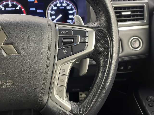 三菱 デリカＤ：５ P 栃木県 2019(令1)年 3.4万km ウォームホワイトP/スターリングシルバーM 純正10，1型ナビ/Bluetooth/フルセグTV/CD/DVD/AM/FM/マルチアラウンドビューモニター/衝突軽減ブレーキ/両側パワースライドドア/パワーバックドア/レーンディパーチャーアラート/アダプティブクルーズコントロール/ブラインドスポットモニター/AC100V電源(100W/120W)/LEDヘッドライト/オートハイビーム/電動パーキングブレーキ(HOLDスイッチ付)/パドルシフト/シートヒーター(D/N席)/アイドリングストップ/プッシュスタート/ETC/純正18インチアルミホイール/カーテンエアバッグ/スマートキー×2本/保証書、取扱説明書