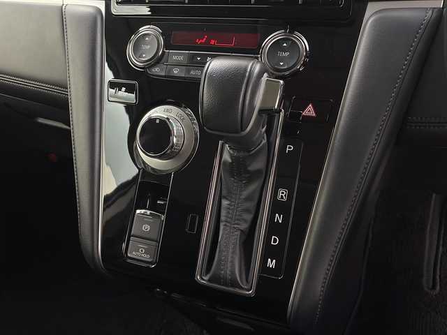 三菱 デリカＤ：５ P 栃木県 2019(令1)年 3.4万km ウォームホワイトP/スターリングシルバーM 純正10，1型ナビ/Bluetooth/フルセグTV/CD/DVD/AM/FM/マルチアラウンドビューモニター/衝突軽減ブレーキ/両側パワースライドドア/パワーバックドア/レーンディパーチャーアラート/アダプティブクルーズコントロール/ブラインドスポットモニター/AC100V電源(100W/120W)/LEDヘッドライト/オートハイビーム/電動パーキングブレーキ(HOLDスイッチ付)/パドルシフト/シートヒーター(D/N席)/アイドリングストップ/プッシュスタート/ETC/純正18インチアルミホイール/カーテンエアバッグ/スマートキー×2本/保証書、取扱説明書