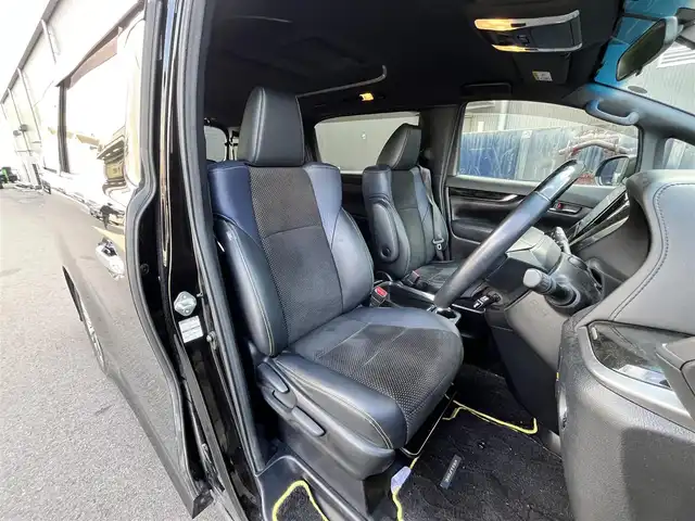 トヨタ ヴェルファイア Z Aエディション ゴールデンアイズ 滋賀県 2018(平30)年 5.7万km ブラック 純正10インチナビ/純正フリップダウンモニター/両側パワースライドドア/パワーリアゲート/ハーフレザーシート/バックカメラ/LEDヘッドライト/追従付クルーズコントトール/電子パーキング/オートホールド/前後ソナー/前方ドライブレコーダー