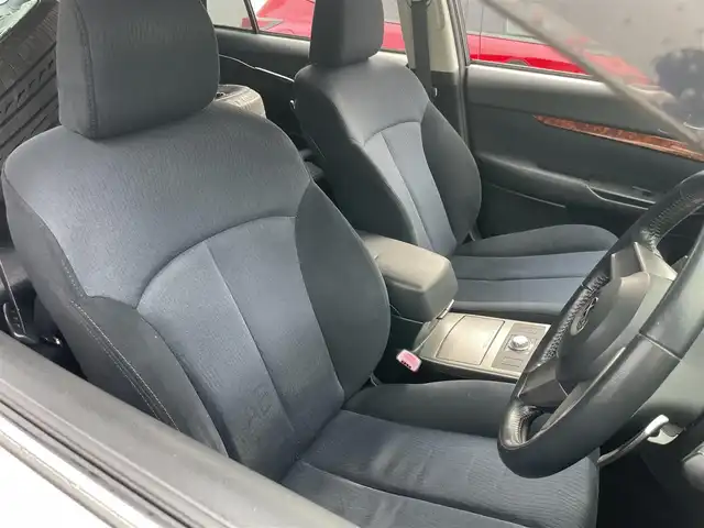 スバル アウトバック 2．5i Lパッケージ 新潟県 2010(平22)年 10.5万km サテンホワイトパール 4WD/メモリナビ/ワンセグテレビ/純正ホイールスタッドレスタイヤ装着/夏タイヤ車載/運転助手席パワーシート/ウィンカーミラー/ドアバイザー/プッシュスタート/ETC/パドルシフト/純正フロアマット/スペアキー1個