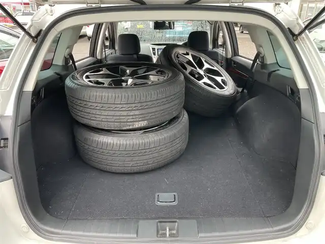 スバル アウトバック 2．5i Lパッケージ 新潟県 2010(平22)年 10.5万km サテンホワイトパール 4WD/メモリナビ/ワンセグテレビ/純正ホイールスタッドレスタイヤ装着/夏タイヤ車載/運転助手席パワーシート/ウィンカーミラー/ドアバイザー/プッシュスタート/ETC/パドルシフト/純正フロアマット/スペアキー1個