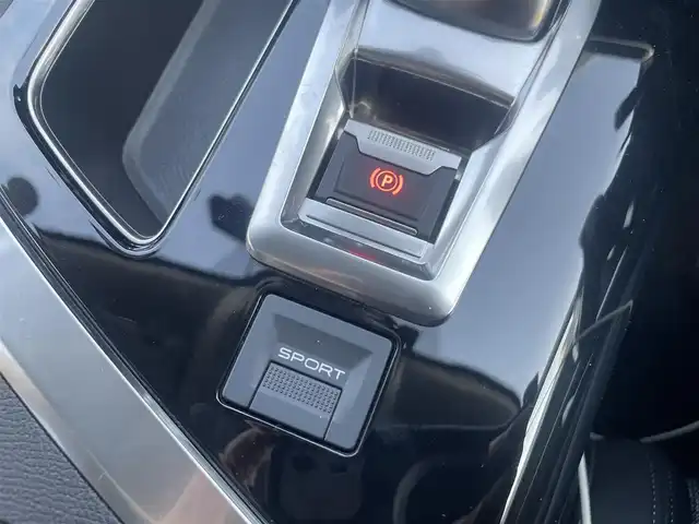 プジョー ３００８ アリュール LEDパッケージ 栃木県 2018(平30)年 4.5万km ペルラネラブラック ワンオーナー /パノラマサンルーフ /純正ディスプレイオーディオ/AppleCarPlay /ハーフレザーシート /アンイエンスライト /アクティブセーフティブレーキ /インテリジェントハイビーム /レーンキープアシスト /前後ドラレコ /ETC