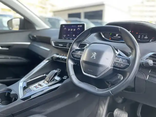 プジョー ３００８ アリュール LEDパッケージ 栃木県 2018(平30)年 4.5万km ペルラネラブラック ワンオーナー /パノラマサンルーフ /純正ディスプレイオーディオ/AppleCarPlay /ハーフレザーシート /アンイエンスライト /アクティブセーフティブレーキ /インテリジェントハイビーム /レーンキープアシスト /前後ドラレコ /ETC