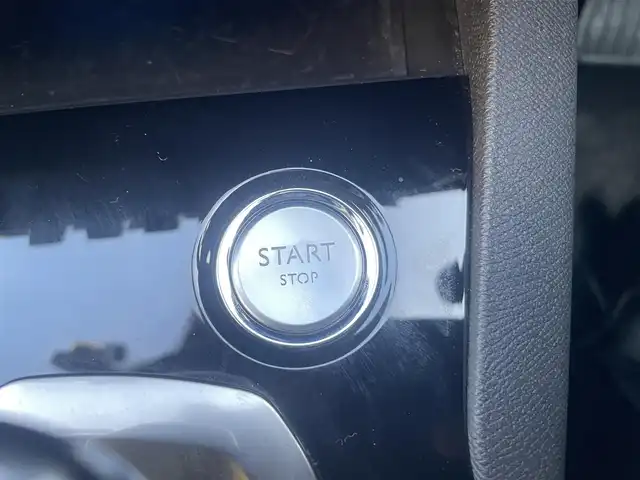 プジョー ３００８ アリュール LEDパッケージ 栃木県 2018(平30)年 4.5万km ペルラネラブラック ワンオーナー /パノラマサンルーフ /純正ディスプレイオーディオ/AppleCarPlay /ハーフレザーシート /アンイエンスライト /アクティブセーフティブレーキ /インテリジェントハイビーム /レーンキープアシスト /前後ドラレコ /ETC