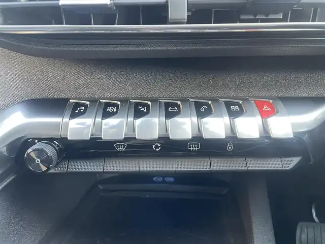 プジョー ３００８ アリュール LEDパッケージ 栃木県 2018(平30)年 4.5万km ペルラネラブラック ワンオーナー /パノラマサンルーフ /純正ディスプレイオーディオ/AppleCarPlay /ハーフレザーシート /アンイエンスライト /アクティブセーフティブレーキ /インテリジェントハイビーム /レーンキープアシスト /前後ドラレコ /ETC