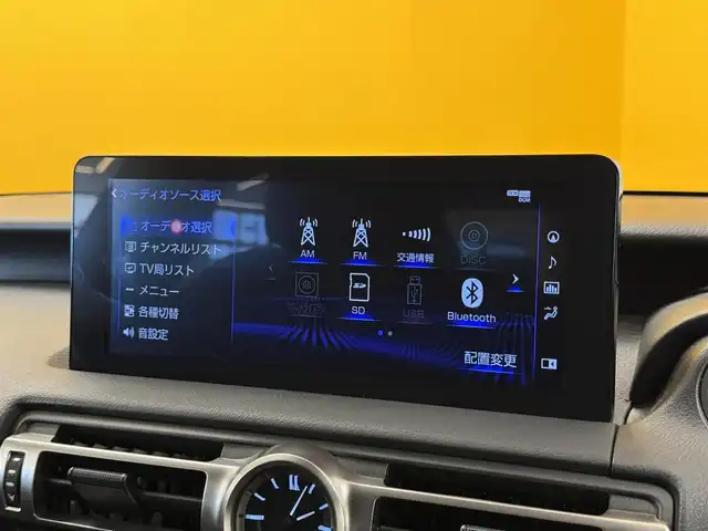 レクサス ＩＳ 300h Fスポーツ 群馬県 2021(令3)年 5.7万km ホワイトノーヴァガラスフレーク レクサスセーフティーシステムプラス/・プリクラッシュセーフティ/・レーダークルーズコントロール/・レーントレーシングアシスト/・レーンキープアシスト/・レーンディパーチャーアラート/・ロードサインアシスト/・ブラインドスポットモニター/・クリアランスソナー/・リヤクロストラフィックアラート/・静止物検知/・後方接近車両検知/・後方歩行者検知/・周囲静止物検知/・カーブ速度抑制/純正10.3インチナビ/・フルセグTV/・BT/AM・FM/AppleCarPlay・AndroidAuto/パノラミックビューモニター/ビルトインETC2.0/3眼LEDヘッドライト/オートマチックハイビーム/オートライト/革巻きステアリング/ステアリングスイッチ/ステアリングヒーター/パドルシフト/ハーフレザーシート/前席シートヒーター/前席パワーシート/電動パーキングブレーキ/オートホールド/スマートキー/プッシュスタート/電格ミラー/オートワイパー/横滑り防止/純正フロアマット/純正19インチAW