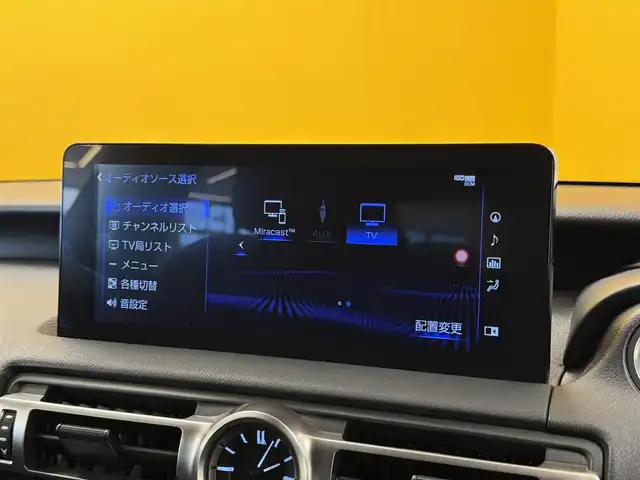 レクサス ＩＳ 300h Fスポーツ 群馬県 2021(令3)年 5.7万km ホワイトノーヴァガラスフレーク レクサスセーフティーシステムプラス/・プリクラッシュセーフティ/・レーダークルーズコントロール/・レーントレーシングアシスト/・レーンキープアシスト/・レーンディパーチャーアラート/・ロードサインアシスト/・ブラインドスポットモニター/・クリアランスソナー/・リヤクロストラフィックアラート/・静止物検知/・後方接近車両検知/・後方歩行者検知/・周囲静止物検知/・カーブ速度抑制/純正10.3インチナビ/・フルセグTV/・BT/AM・FM/AppleCarPlay・AndroidAuto/パノラミックビューモニター/ビルトインETC2.0/3眼LEDヘッドライト/オートマチックハイビーム/オートライト/革巻きステアリング/ステアリングスイッチ/ステアリングヒーター/パドルシフト/ハーフレザーシート/前席シートヒーター/前席パワーシート/電動パーキングブレーキ/オートホールド/スマートキー/プッシュスタート/電格ミラー/オートワイパー/横滑り防止/純正フロアマット/純正19インチAW