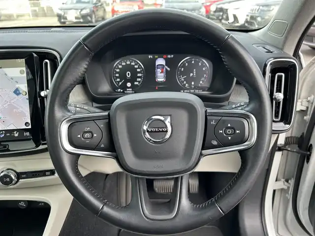 ボルボ ＸＣ４０ B4 AWD インスクリプション 滋賀県 2021(令3)年 3.5万km クリスタルホワイトP サンルーフ/インテリセーフ/　・City Safety /　・BLIS/　・CTA/　・ACC/　・パークアシストパイロット/純正HDDナビ/　・フルセグTV/　・USB/Bluetooth/CarPlay/本革シート/　・シートヒーター(全席)/harman/kardon/パワーテールゲート/LEDヘッドライト/Orrefors製クリスタルシフトノブ