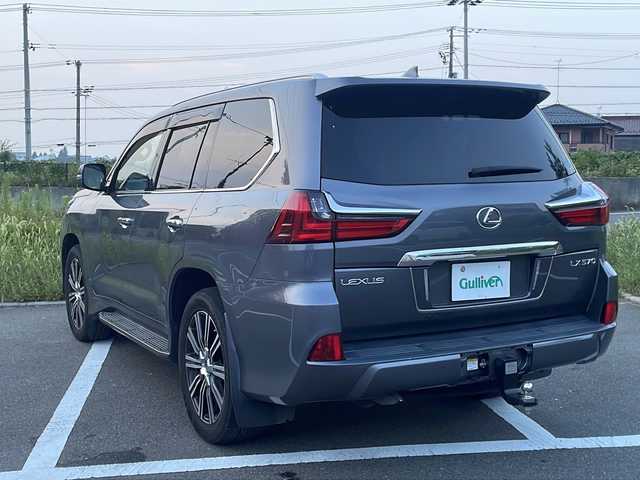 レクサス ＬＸ 570 福島県 2018(平30)年 12.1万km マーキュリーグレーマイカ ワンオーナー/4WD/純正SDナビ/（フルセグテレビ・AM＆FM・DISC・SD・USB・Bt・AUX）/純正ETC2.0/アラウンドビューモニター/クルーズコントロール（追従あり）/レーンアシスト/オートライト/オートハイビーム/本革シート/パワーシート（D席＋N席＋2列目シート）/シートヒーター（D席＋N席＋2列目シート）/エアシート（D席＋N席＋2列目シート）/メモリーシート/電動格納3列目シート/センターコンソール/センターコンソール収納クーラーBOX/パワーバックドア/パドルシフト/前後コーナーセンサー/スペアキー/純正エンジンスターター/BSM/HUD/RCTA/AUC/純正車高調整/保証書/記録簿/取扱説明書